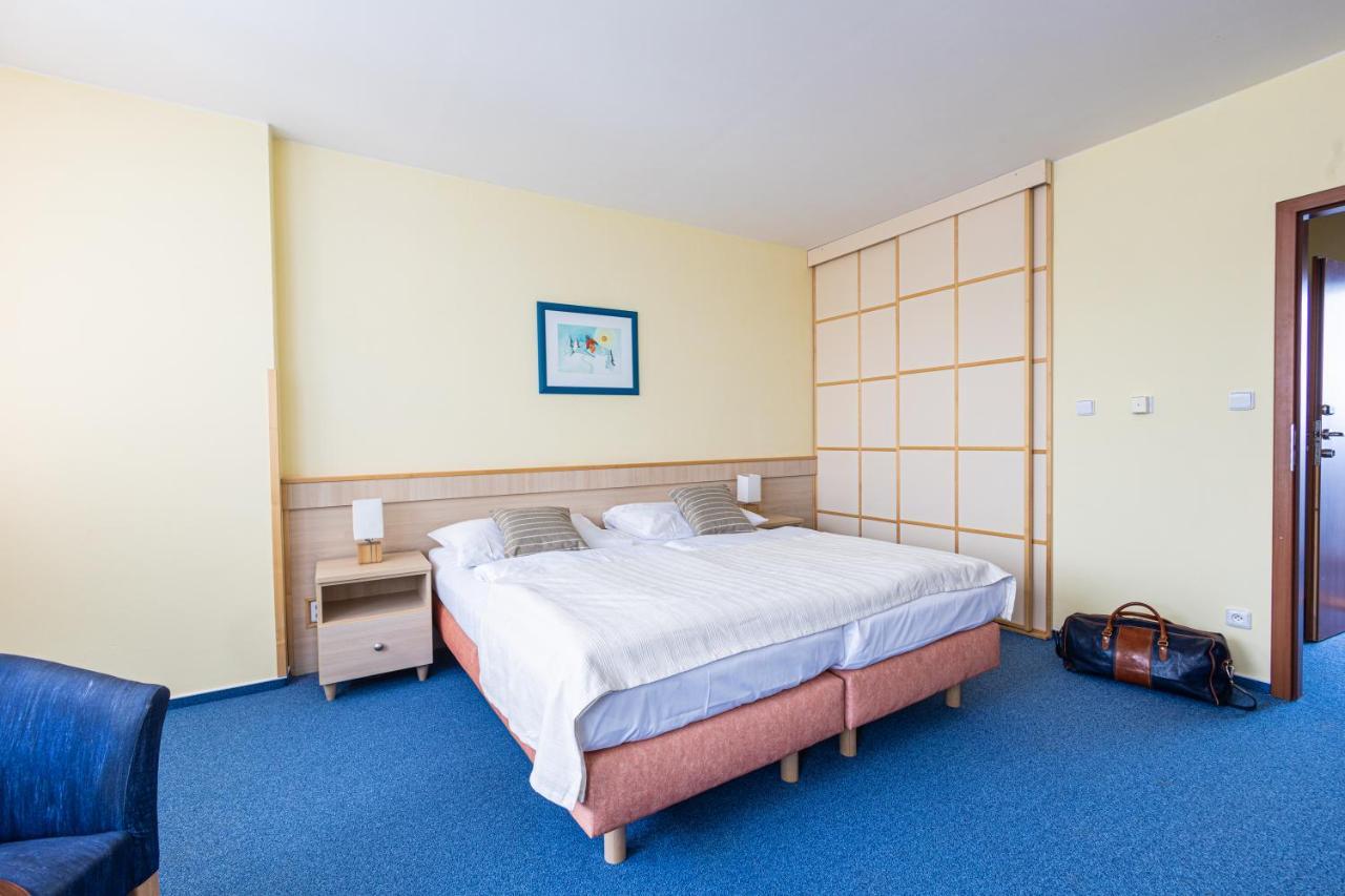 Hotel Petrovy Kameny Karlova Studánka Exteriör bild